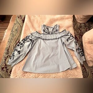 Embroidered off shoulder top white and navy blue Sz M